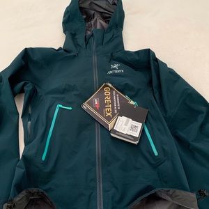 SOLD Arcteryx Beta AR Gore-Tex Pro Jacket, size small, Labyrinth, NWT